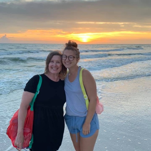 Meet your Posher, Cindy! - Picture 7 of 8